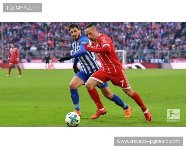 拜仁vs奥格斯堡现场:门将乌尔比希出击失误致丢球 拜仁vs奥格斯堡现场:门将乌尔比希出击失误致丢球